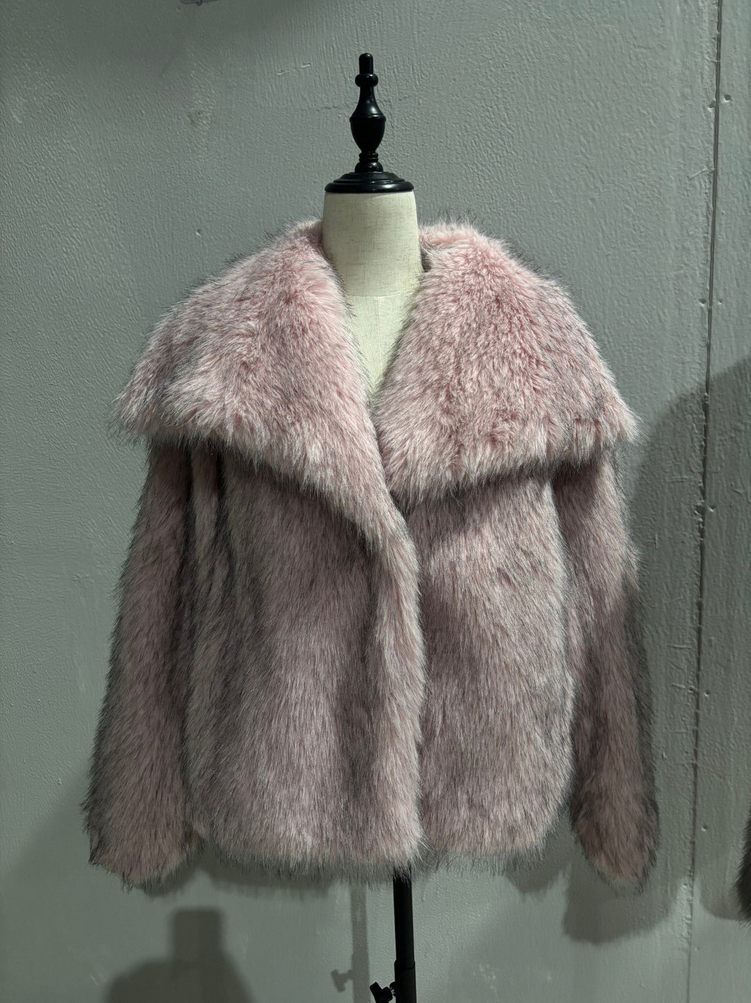 Damen Kurzbolero im Boxy-Cut aus veganem Shaggy-Kunstpelz mit XXL-Schalkragen Nord Taschen