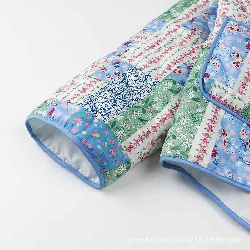 Damen Steppjacke im Patchwork-Quiltstil mit Schalkragen und aufgesetzten Taschen Nord Taschen