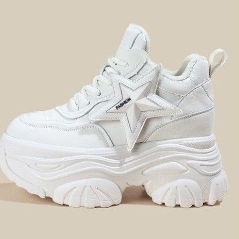 Damen Sportliche Plateau-Sneaker mit markantem Sternapplikation