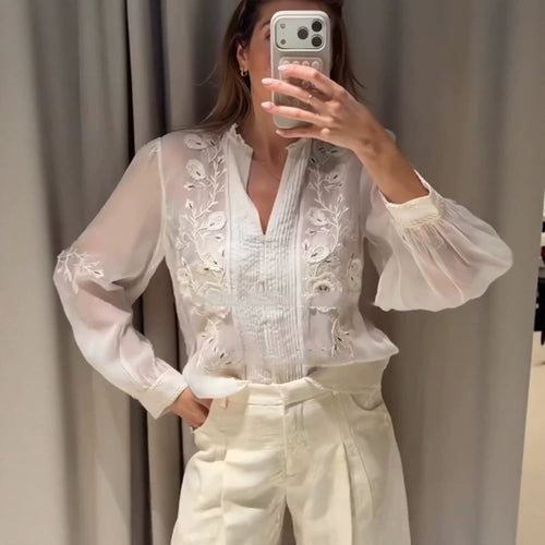 Damen Transparente bestickte Chiffonbluse mit Pintucks, V‑Ausschnitt und Ballonärmeln Nord Taschen