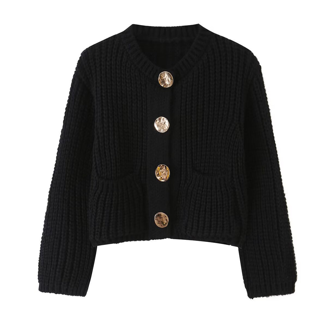 Damen Grobgestrickter Cropped-Cardigan mit dekorativen Schmuckknöpfen und aufgesetzten Taschen Nord Taschen