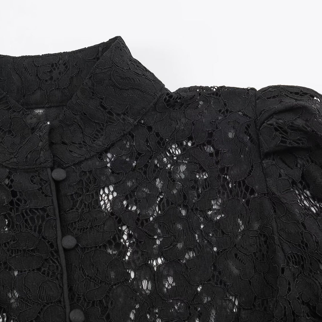 Damen kurz geschnittene transparente Spitzenbluse mit Stehkragen, Stoffknoopfleiste und gerafften Puffärmeln Nord Taschen