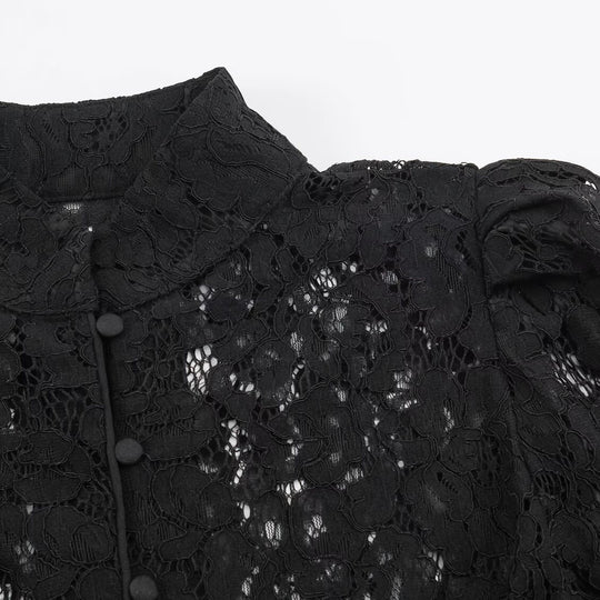 Damen kurz geschnittene transparente Spitzenbluse mit Stehkragen, Stoffknoopfleiste und gerafften Puffärmeln Nord Taschen