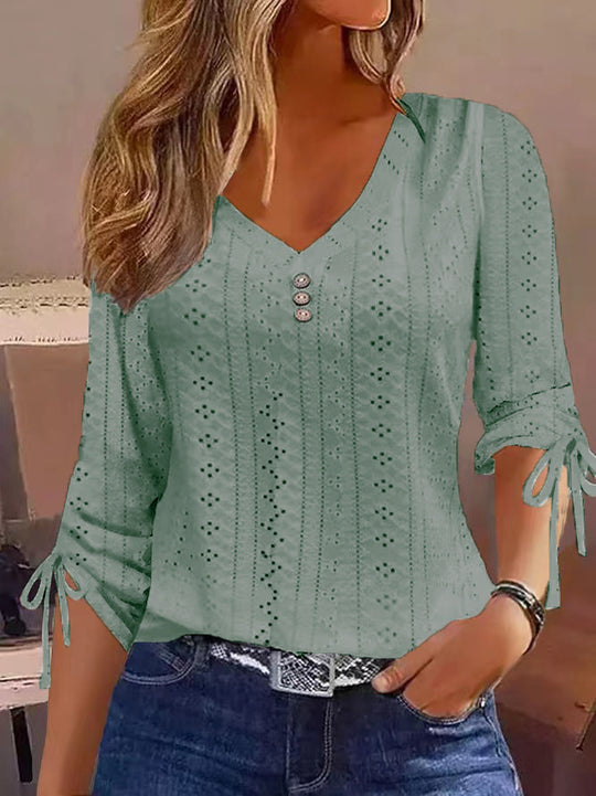 Damen Lochstrick-Bluse mit V-Ausschnitt, Zierknopfleiste und Bindärmeln Nord Taschen