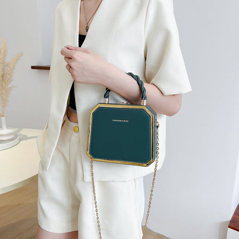 Damen elegante Box-Handtasche mit Kettenriemen Nord Taschen