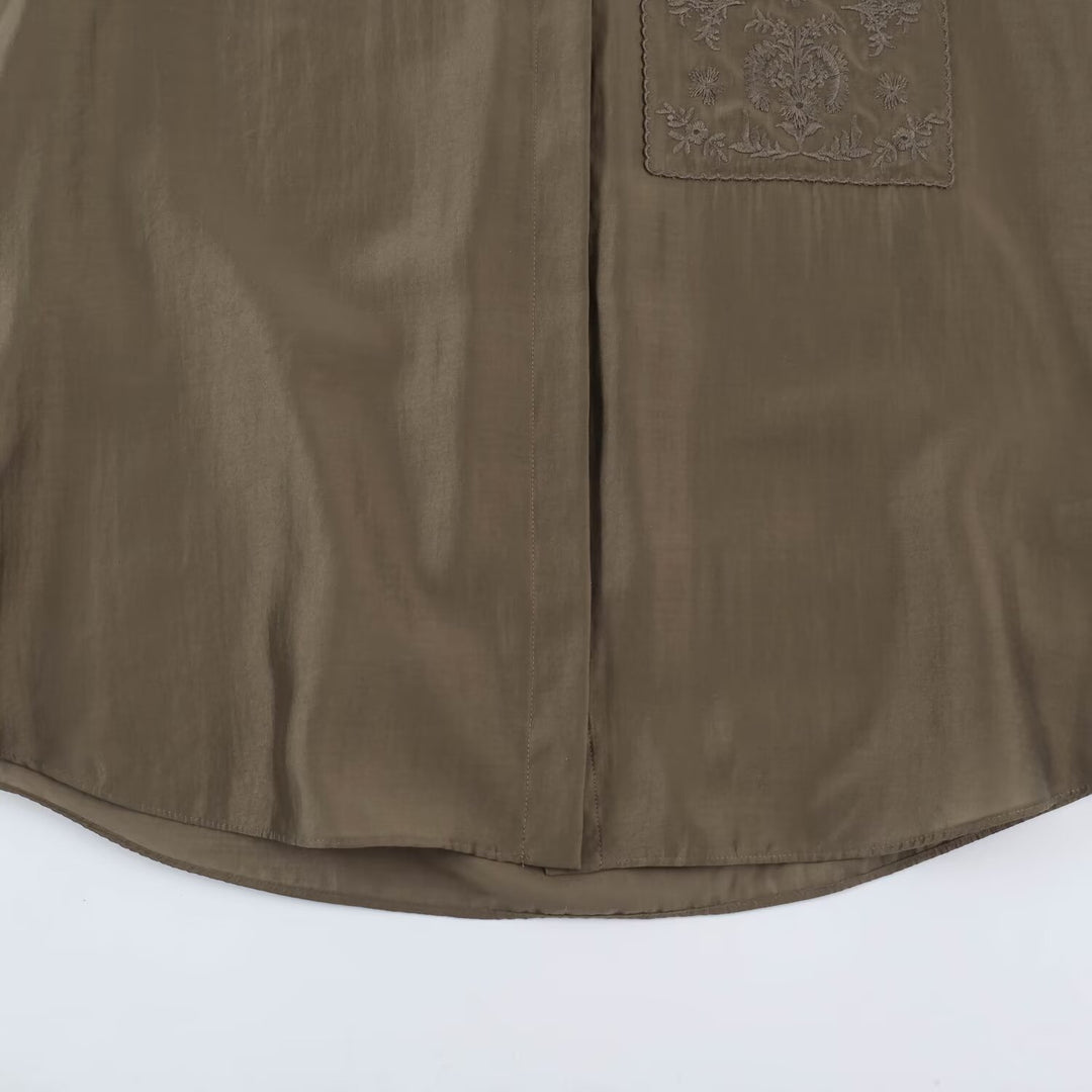 Damen Oversize-Seidenoptik-Hemdbluse mit Stehkragen und bestickter Brusttasche Nord Taschen