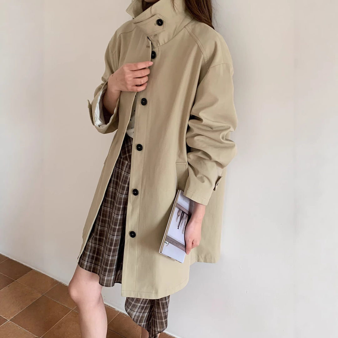 Damen Boxy-Kurzmantel mit hohem Stehkragen sichtbarer Knopfverschluss und seitlichen Eingrifftaschen Nord Taschen