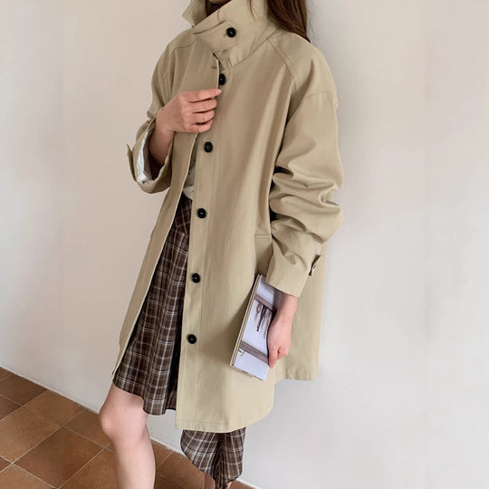 Damen Boxy-Kurzmantel mit hohem Stehkragen sichtbarer Knopfverschluss und seitlichen Eingrifftaschen Nord Taschen