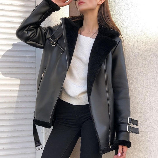 Damen Oversized Kunstleder-Fliegerjacke mit Teddyfell-Futter und Schnallen Nord Taschen