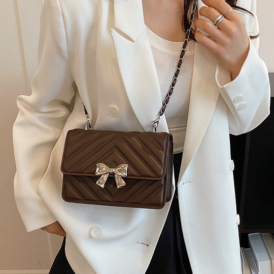 Damen Designer-Handtasche mit strukturiertem Karomuster und stilvollem Kettenverschluss Nord Taschen