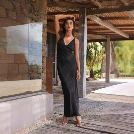 Damen Satin Maxikleid mit eleganter V-Form und fließendem Schnitt