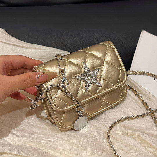 Damen Clutch-Tasche mit eleganter Steppmusterung und funkelndem Sternenanhänger Nord Taschen