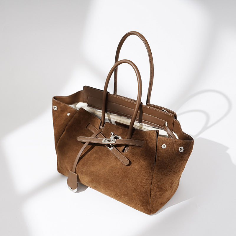 Damen großzügige Wildleder-Handtasche mit innovativem Verschluss Nord Taschen