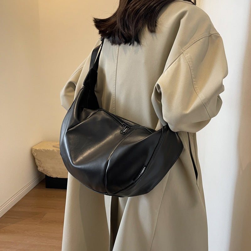 Damen Umhängetasche aus weichem Kunstleder mit modernem Design Nord Taschen