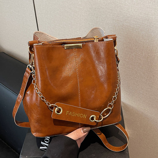 Damen Casual Umhängetasche aus hochwertigem Kunstleder mit modischem Kettenakzent Nord Taschen