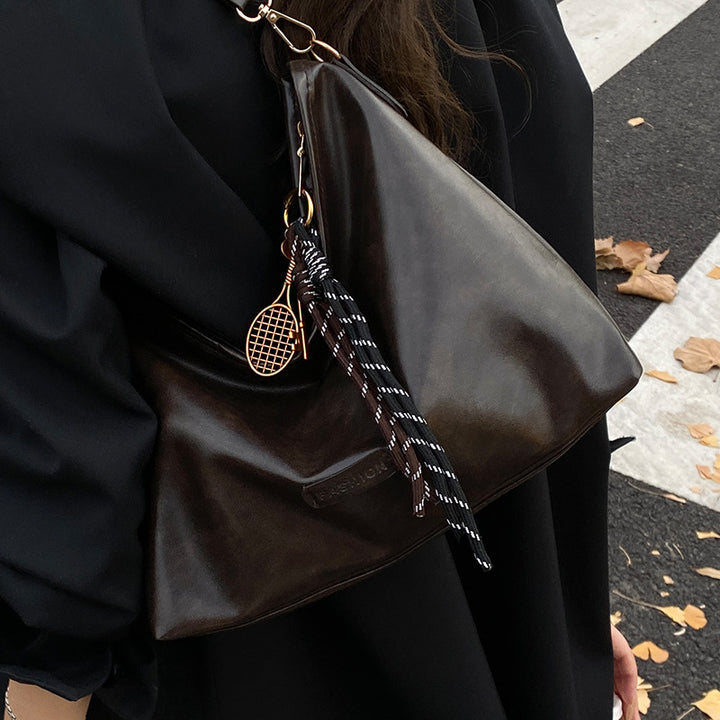 Damen Hobo-Tasche mit elegantem Design und dekorativem Quastenanhänger Nord Taschen