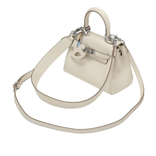 Damen Handtasche im zeitlosen Design mit edlem Schlüsselanhänger Nord Taschen