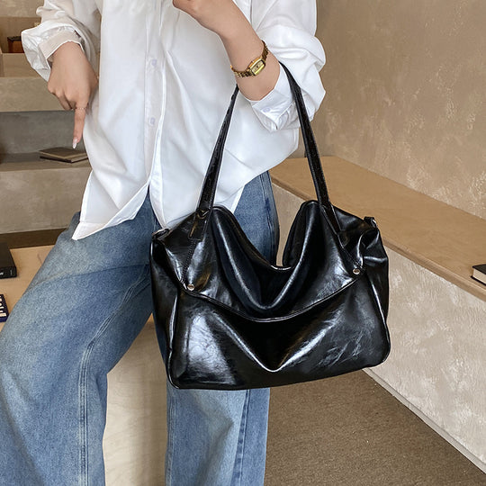 Damen Hobo-Tasche mit modischer Falten-Optik und strukturierten Akzenten Nord Taschen