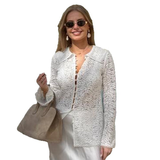 Damen Spitzenbluse mit floraler Spitze, Hemdkragen und Stoffkugel-Knopfleiste Nord Taschen