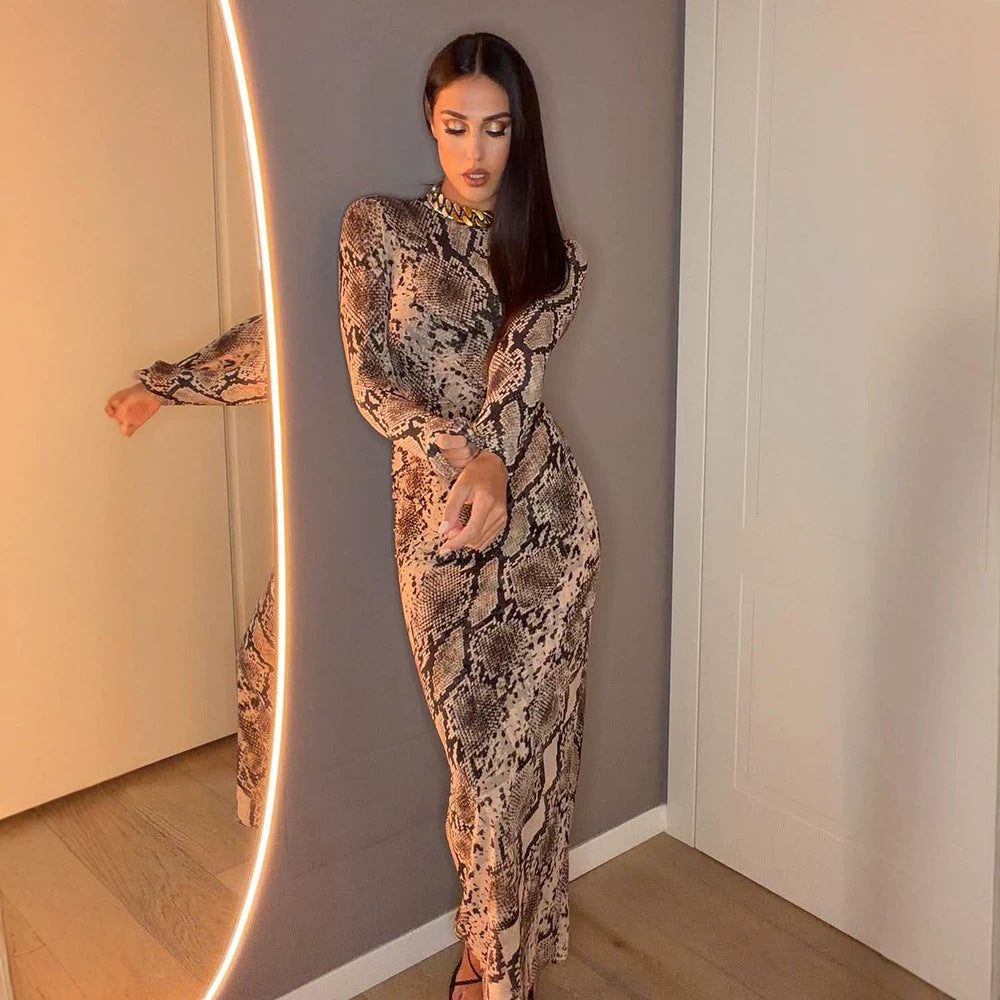 Damen Figurbetontes Midikleid mit Schlangenprint, taillierter Drapierung und Langarm-Schnitt Nord Taschen