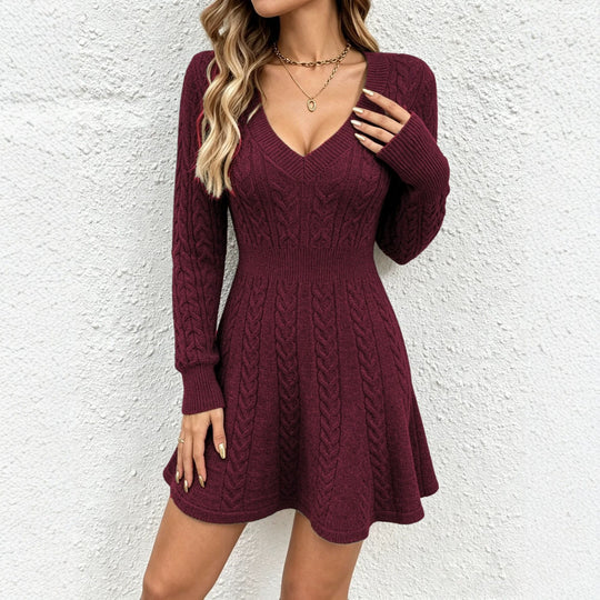 Damen Figurbetontes Strickkleid mit Zopfstruktur, V‑Ausschnitt und taillierter Schößchenform Nord Taschen