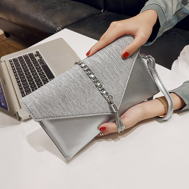 Damen Clutch mit stylischem Kettenakzent Nord Taschen
