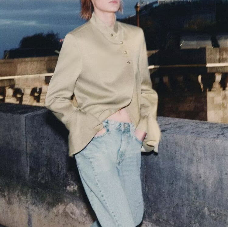 Damen Asymmetrische Satin-Bluse-Jacke mit Mandarinkragen und Glockenärmeln Nord Taschen
