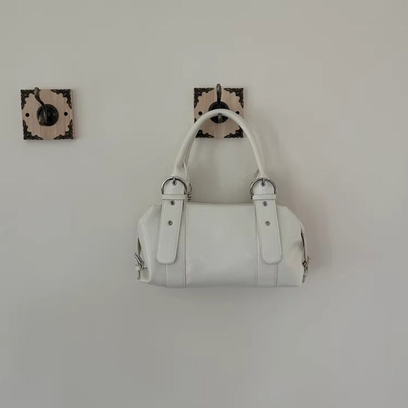 Damen Handtasche mit eleganter Kettenverzierung und modischem Riemendesign Nord Taschen