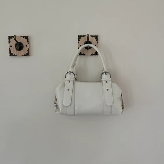Damen Handtasche mit eleganter Kettenverzierung und modischem Riemendesign Nord Taschen