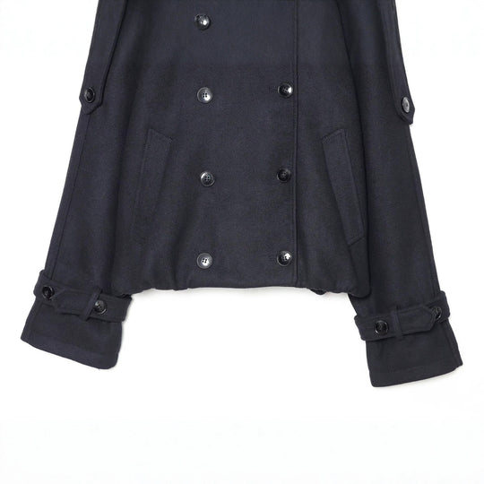 Damen Kurzer Doppelreihiger Cape‑Mantel mit hohem Stehkragen und Epauletten Nord Taschen