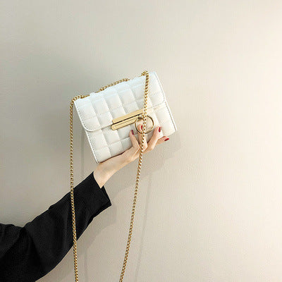 Damen Clutch mit stilvollem Kettenriemen und eleganter Steppverarbeitung Nord Taschen