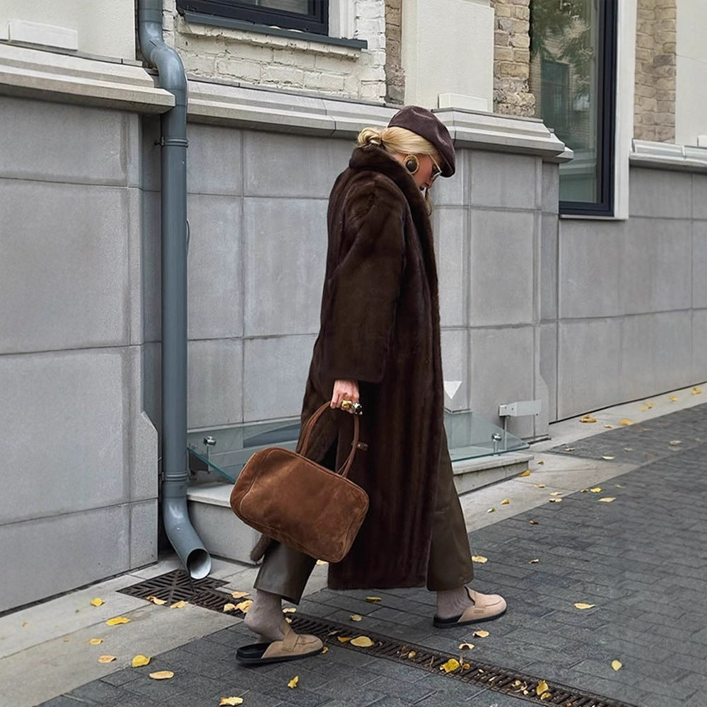 Damen Langer Kunstfellmantel mit Stehkragen und Oversize-Passform Nord Taschen