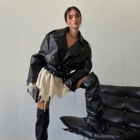 Damen Oversize-Bikerjacke aus veganem Lederimitat mit Taillengürtel & Schulterklappen Nord Taschen