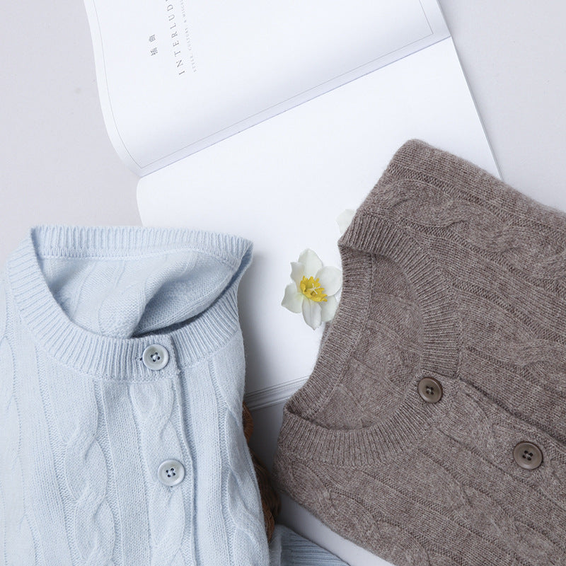 Damen Kurz geschnittener Zopfmuster-Cardigan aus leichter Baumwollmischung mit feinem Rippbündchen Nord Taschen