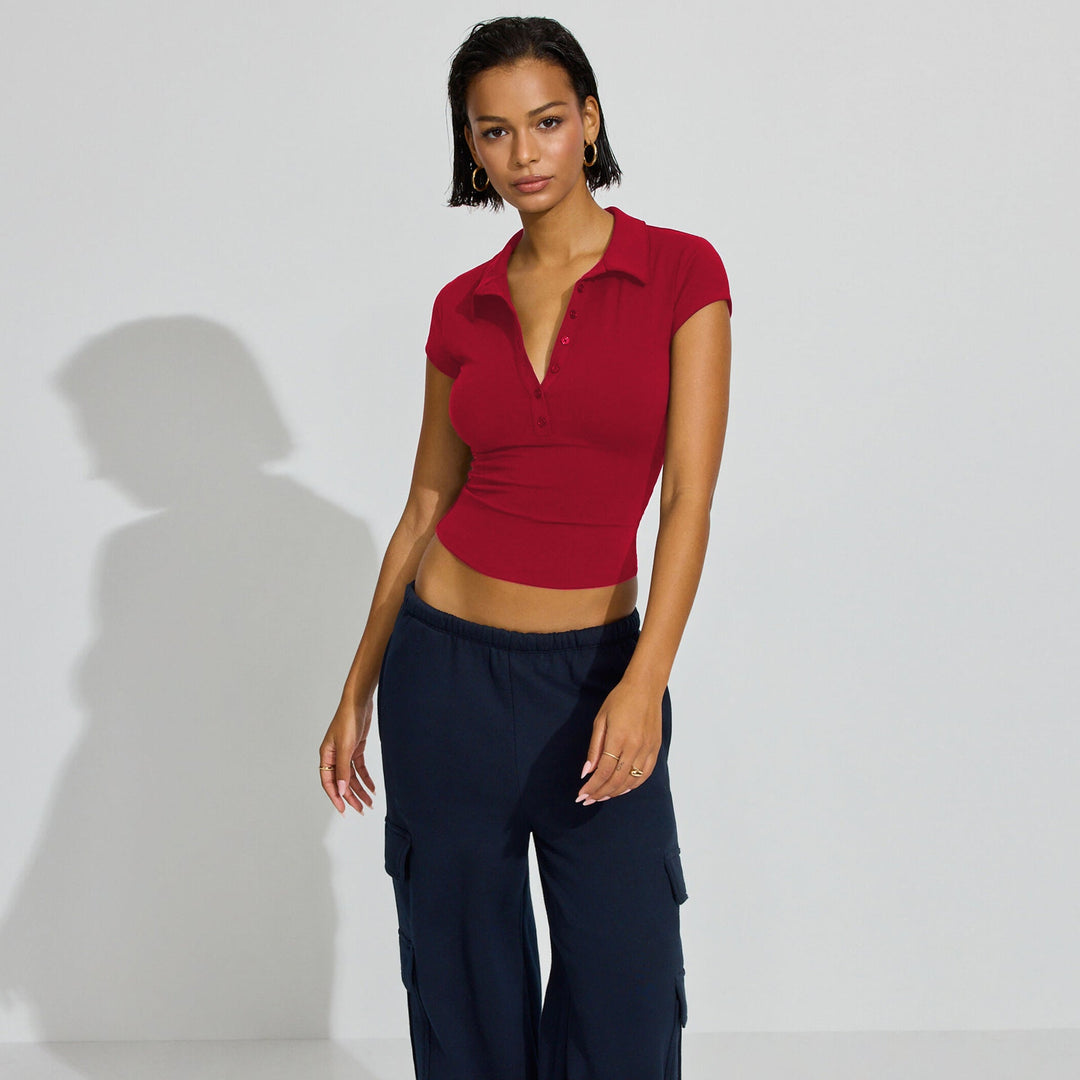 Damen Polo-Shirt mit kurzem Schnitt und modischer Knopfleiste