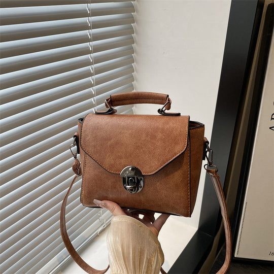 Damen Umhängetasche aus hochwertigem Kunstleder mit innovativem Klappverschluss Nord Taschen