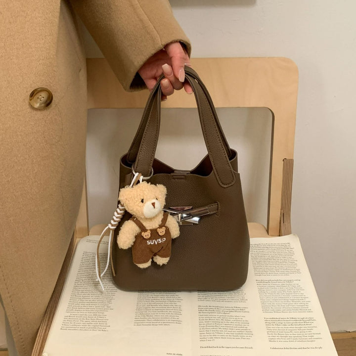 Damen elegante Handtasche mit abnehmbarem Plüschanhänger Nord Taschen