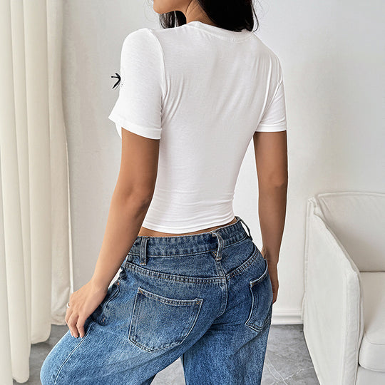 Damen Kurzes T-Shirt mit Herzapplikationen und Schleifen Nord Taschen