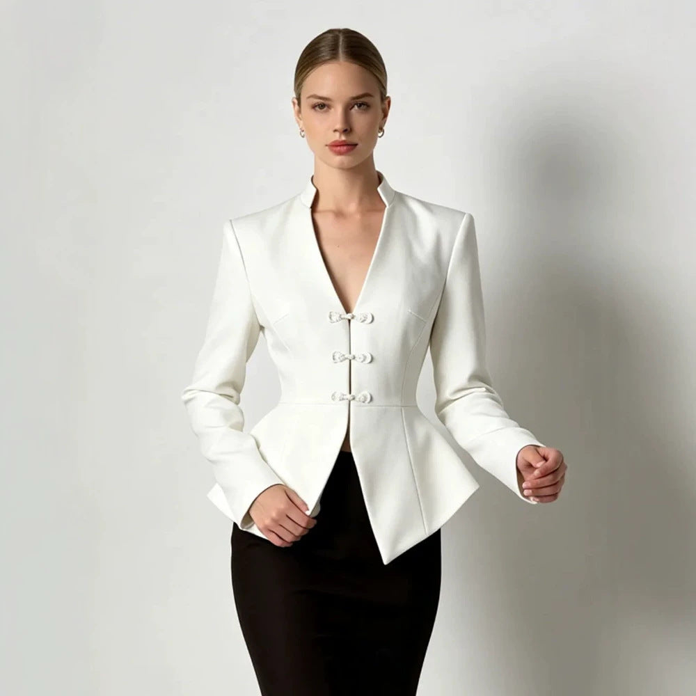 Damen Taillierter Peplum-Blazer mit Mandarinkragen und dekorativen Knotenverschlüssen Nord Taschen
