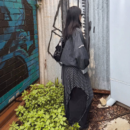 Damen Oversize-Boxy-Jacke mit asymmetrischem Druckknopfverschluss und Ärmeltasche Nord Taschen