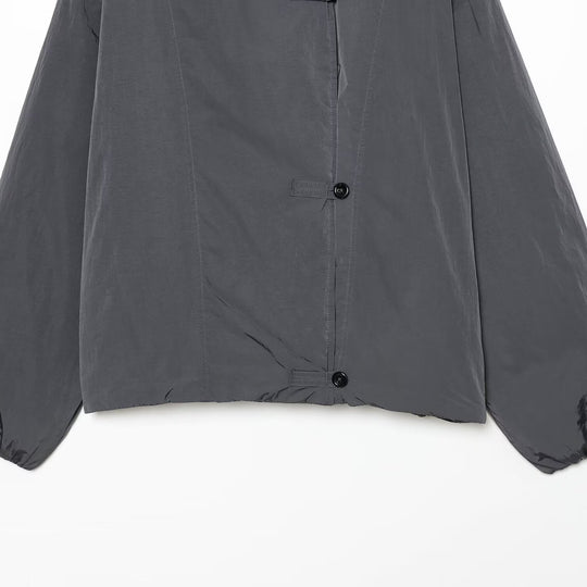 Damen Leichte Cropped Nylonjacke mit hohem Funnelkragen, Oversize-Schnitt und elastischen Bündchen Nord Taschen