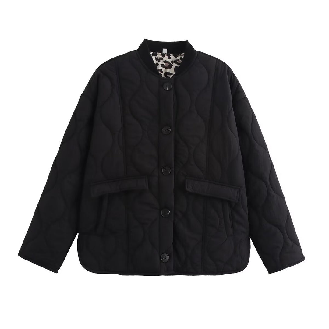 Damen gesteppte Kurzjacke mit Rundhals, dekorativer Knopfleiste und Pattentaschen Nord Taschen