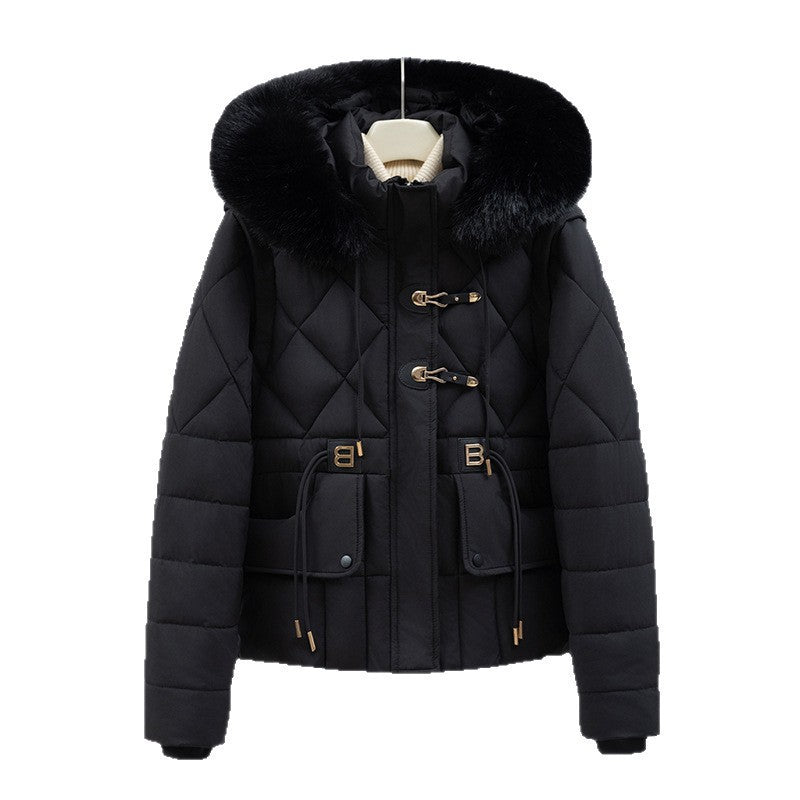 Damen nan kurze gesteppte Kapuzenjacke mit voluminösem Webpelzbesatz, Kordelzugtaillierung und Pattentaschen Nord Taschen