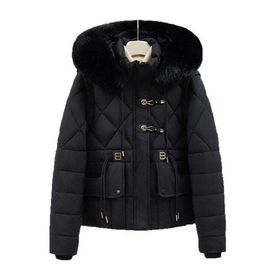 Damen nan kurze gesteppte Kapuzenjacke mit voluminösem Webpelzbesatz, Kordelzugtaillierung und Pattentaschen Nord Taschen