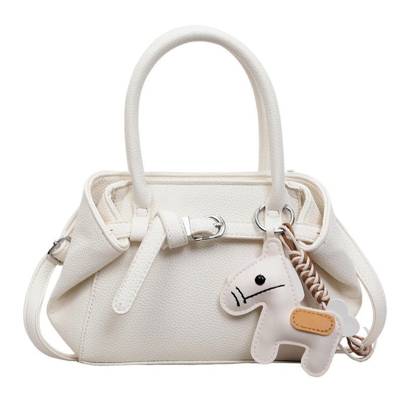 Damen stilvolle Handtasche mit charmantem Anhänger Nord Taschen