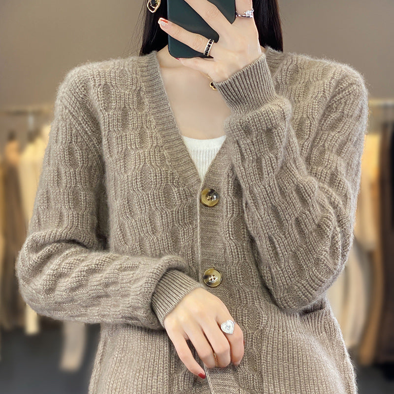 Damen Weicher Angora‑Look Zopfmuster-Cardigan mit V‑Ausschnitt und aufgesetzten Taschen Nord Taschen
