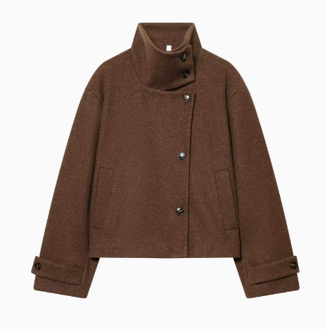 Damen 9800+ kurze boxy‑Wollmix‑Jacke mit hohem Funnelkragen, asymmetrischer Knopfleiste und verstellbaren Manschetten Nord Taschen