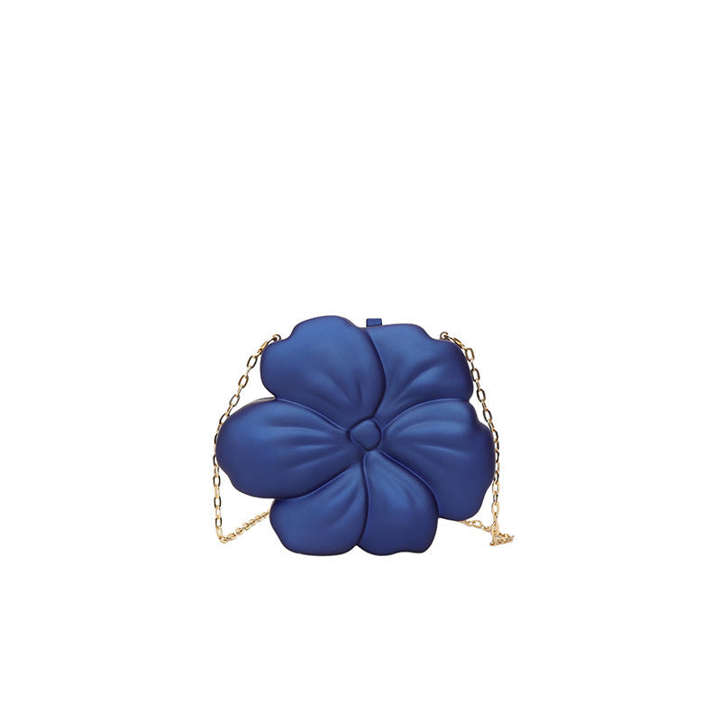 Damen-Clutch mit stilvollem Blumendesign und eleganter Kettenverzierung Nord Taschen