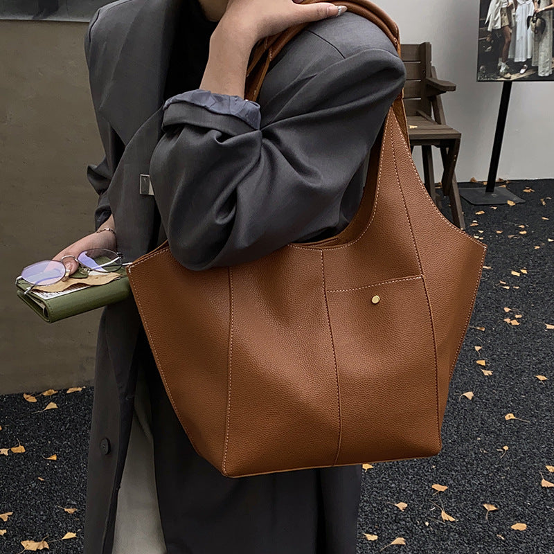 Damen stilvolle Handtasche mit zwei seitlichen Fächern Nord Taschen
