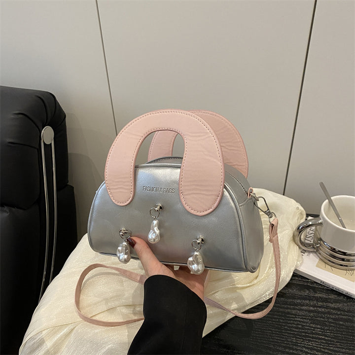 Damenhandtasche mit strukturierter Oberfläche und verspielten Perlenakzenten Nord Taschen